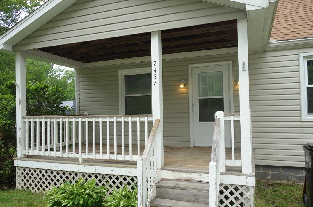 2437 Oakhill Rd, Gibsonia, PA 15044-8211
