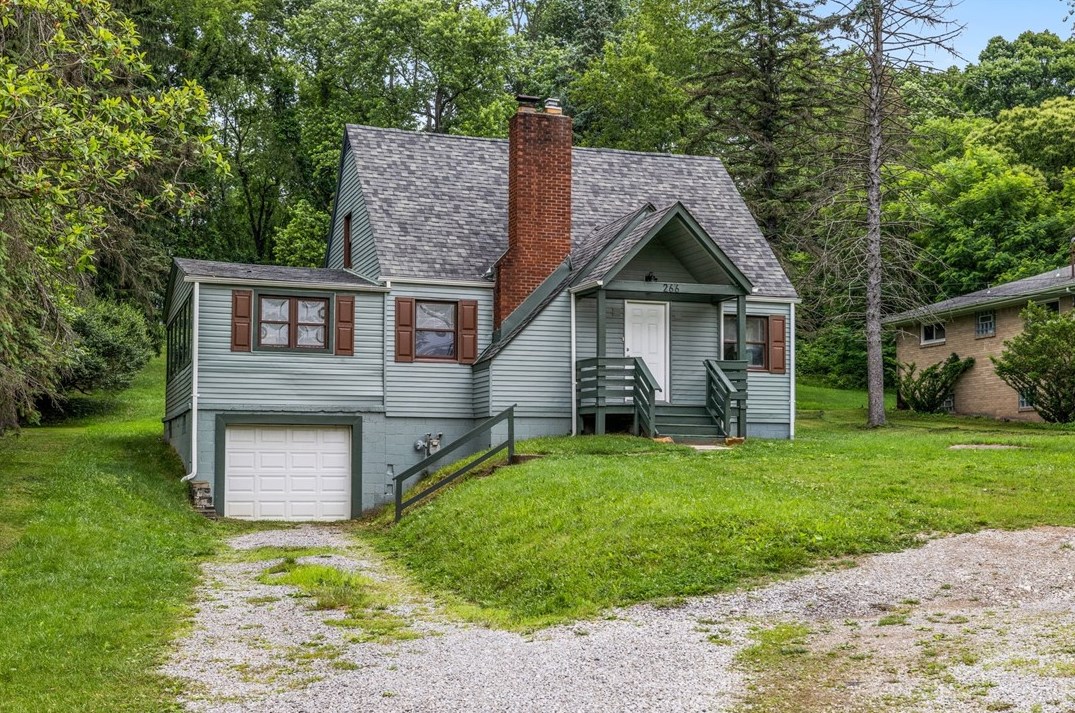 266 Moon Clinton Rd, Moon Twp, PA 15108-2415