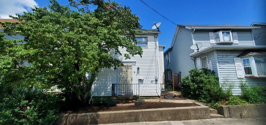 9 Collins Ave, Oliphant Furnace, PA 15401-3805