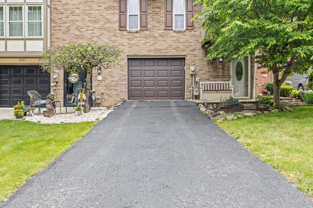 226 Timber Dr, Trafford, PA 15085