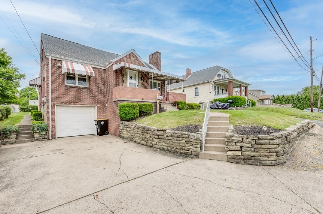 2730 Bertha St, Bethel Park, PA 15102-3802
