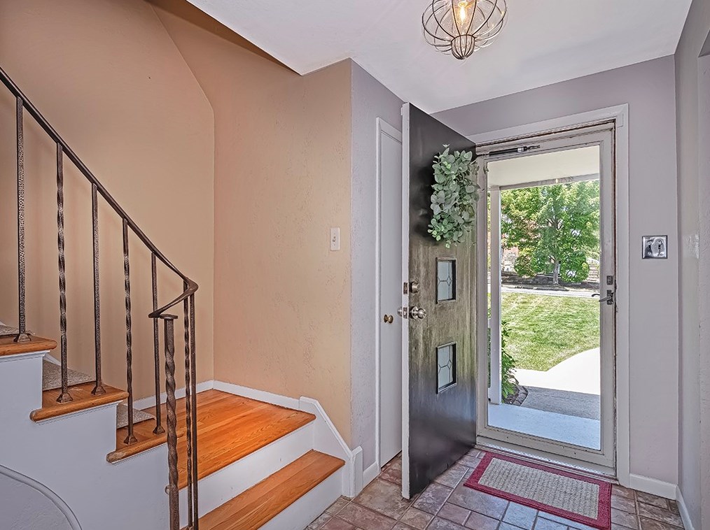 542 Sunset Dr, Penn Hills, PA 15228