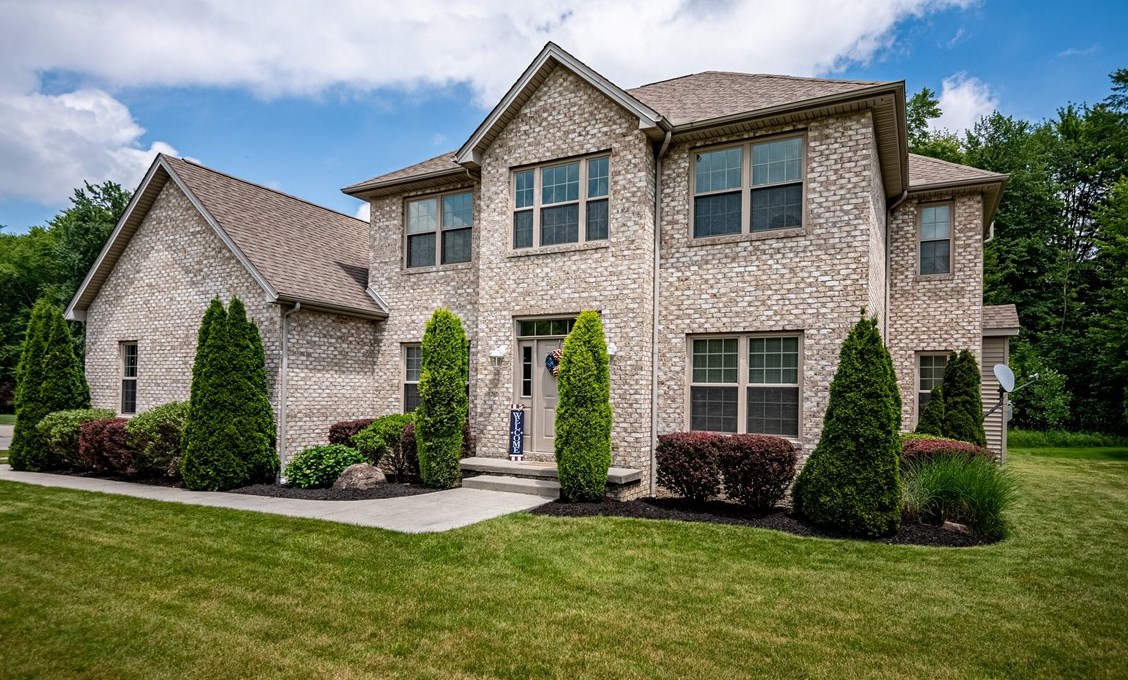 1890 Pierce Bluffs Dr, Hermitage, PA 16148-7344