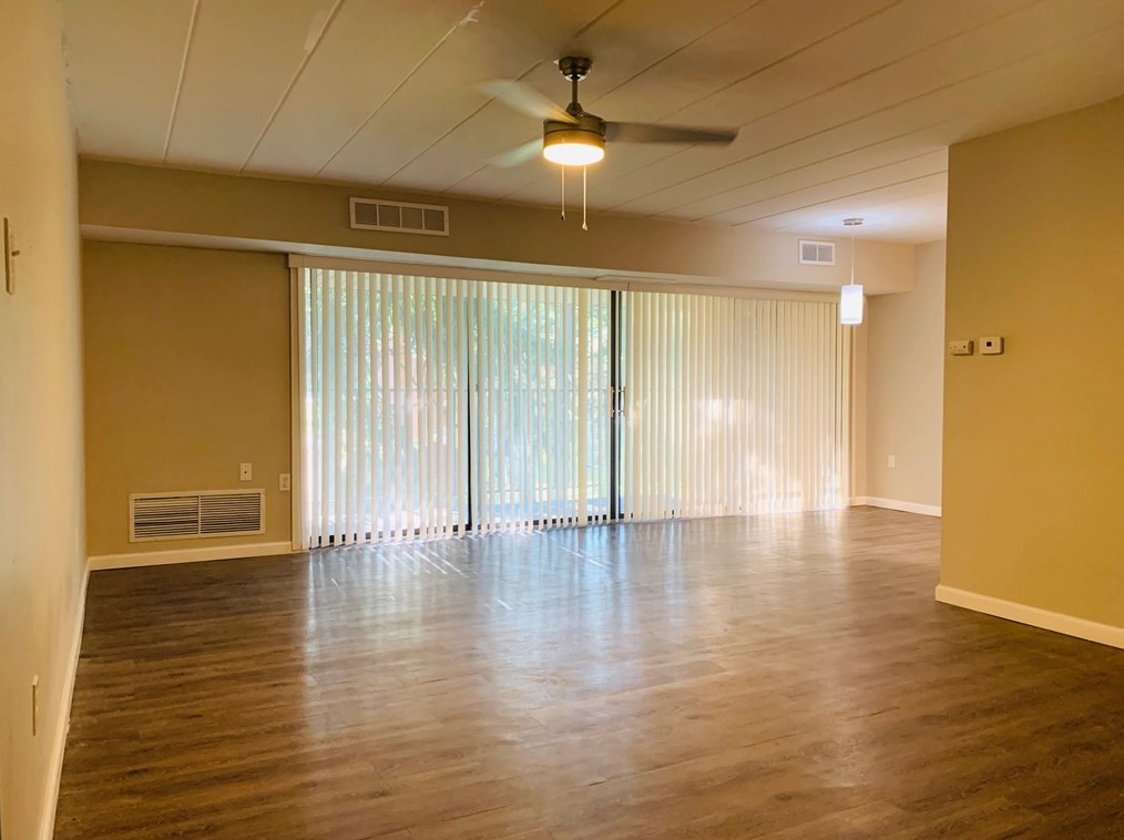 410 Sharon Rd, Moon Twp, PA 15108-2636