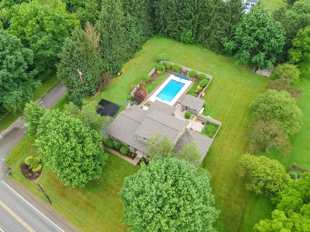 4729 Edinburg Rd, New Castle, PA 16102-2745