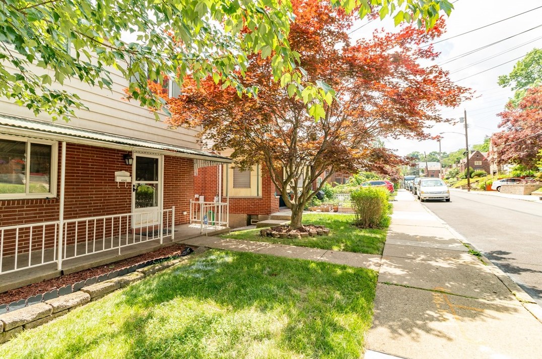4045 Cloverlea St, Pittsburgh PA 15227-3442 exterior