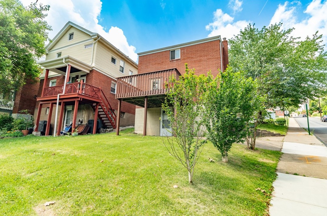 4045 Cloverlea St, Pittsburgh PA 15227-3442 exterior