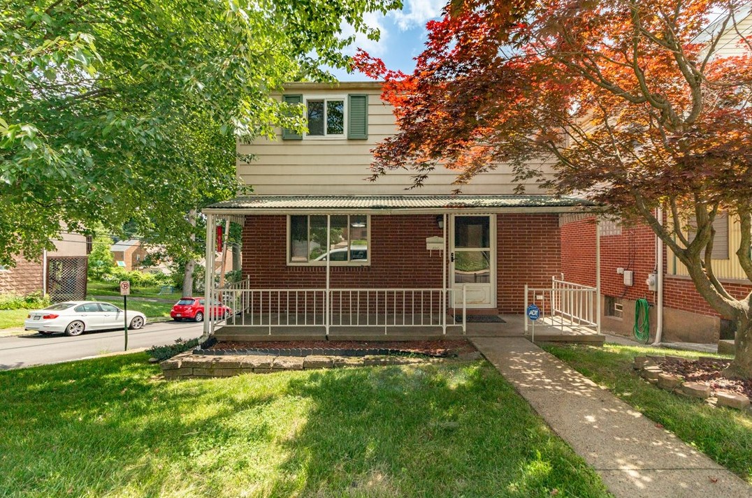 4045 Cloverlea St, Pittsburgh PA 15227-3442 exterior