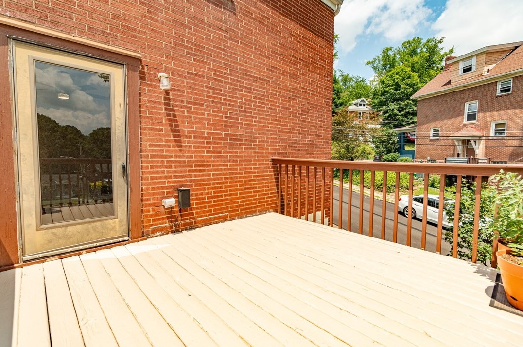 4045 Cloverlea St, Pittsburgh PA 15227-3442 exterior