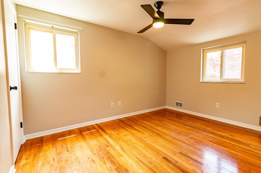 4045 Cloverlea St, Pittsburgh PA 15227-3442 exterior