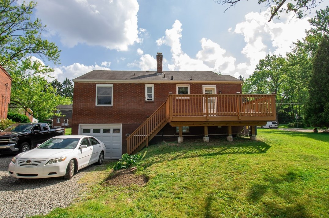 8300 Remington Dr, Pittsburgh PA  15237-5732 exterior