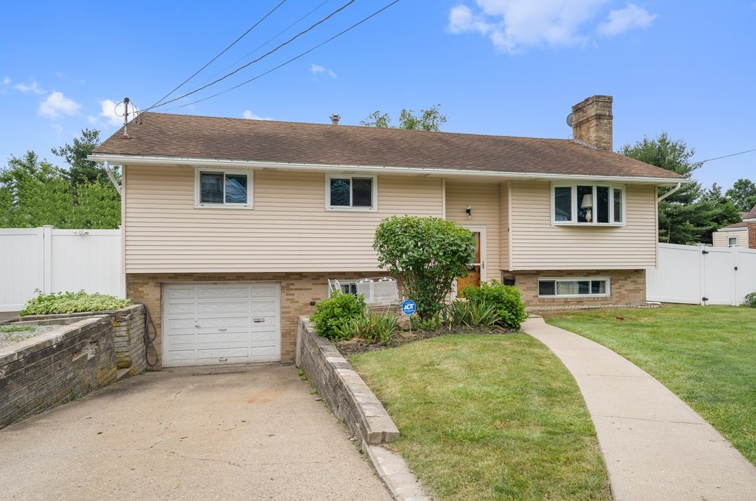2771 Ohio St, Bethel Park, PA 15102-2759