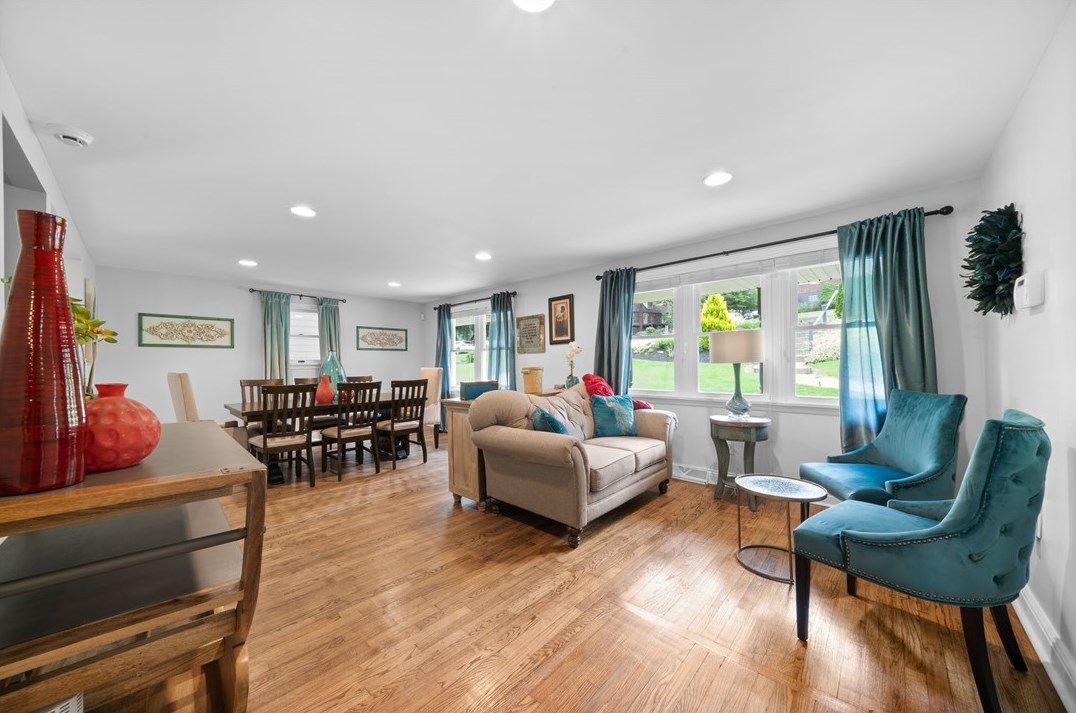 230 Mcwilliams Rd, Trafford, PA 15085