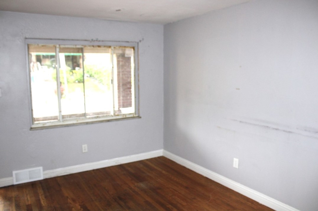 6582 Navarro St, Pittsburgh, PA 15206