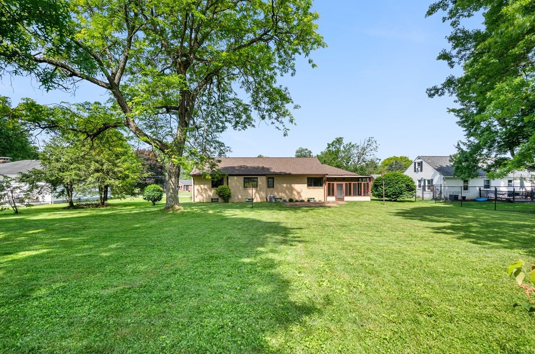 657 4th St, Hermitage PA  16150-1701 exterior