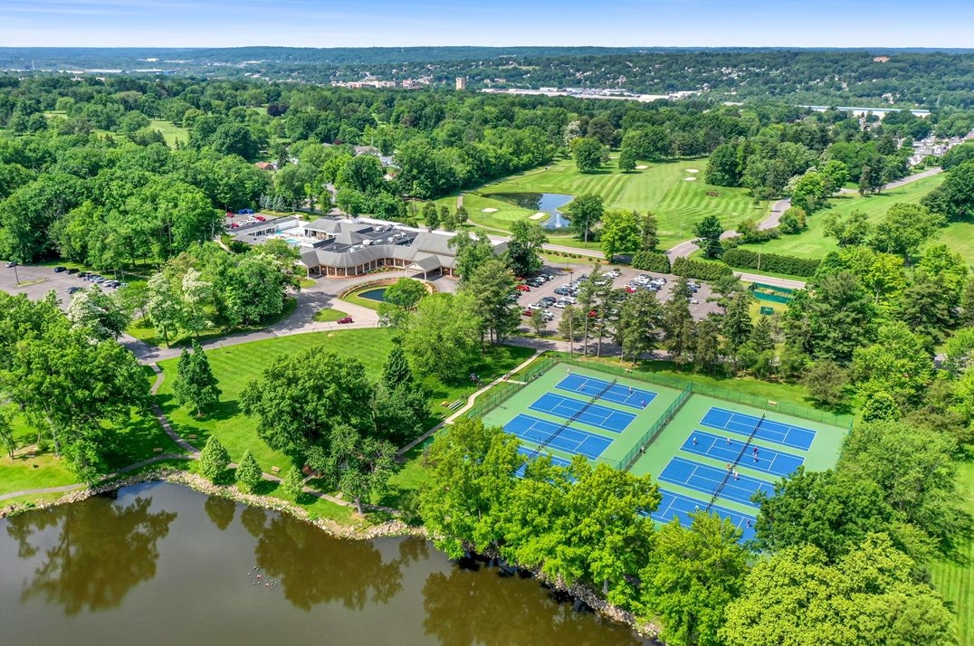 657 4th St, Hermitage PA  16150-2063 exterior