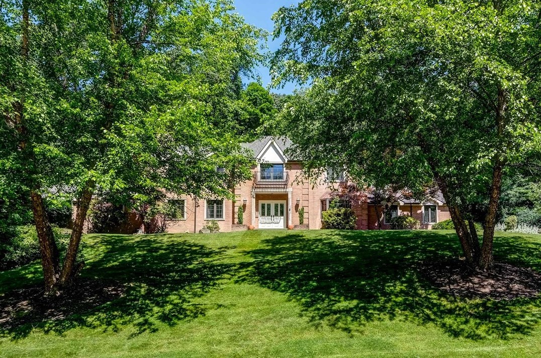 417 Windmere Dr, Pittsburgh, PA 15238-2440