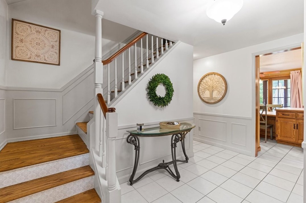 1509 Holly Hill Dr, Bethel Park, PA 15102-3507