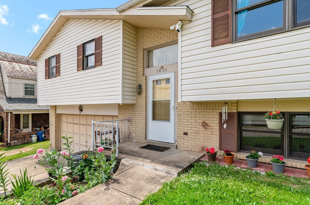 1830 Warriors Rd, Pittsburgh, PA 15205-3904
