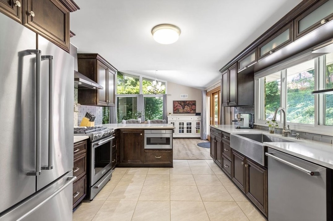 286 Oriole Dr, Pittsburgh PA 15220-3215 exterior