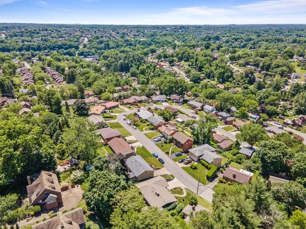 286 Oriole Dr, Pittsburgh PA 15220-3215 exterior