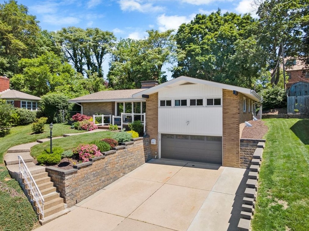 286 Oriole Dr, Pittsburgh PA 15220-3215 exterior