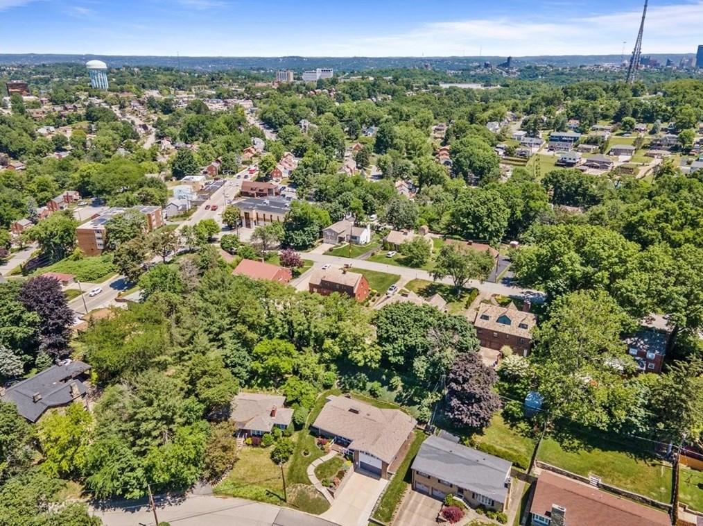 286 Oriole Dr, Pittsburgh PA 15220-3215 exterior