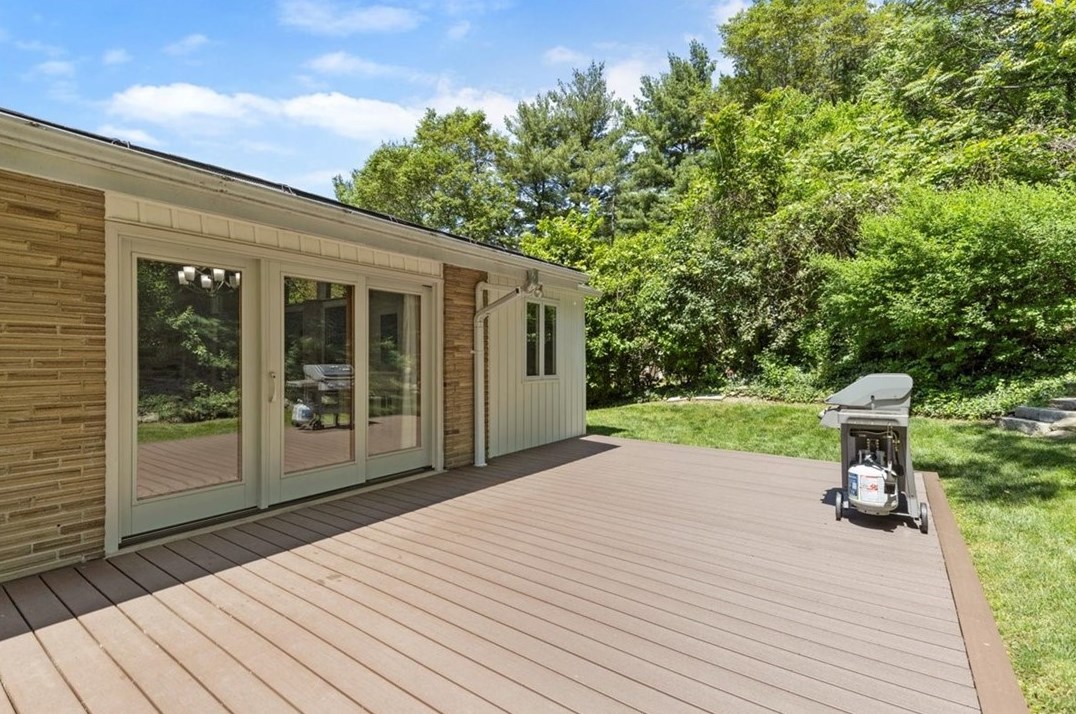 286 Oriole Dr, Pittsburgh PA 15220-3215 exterior