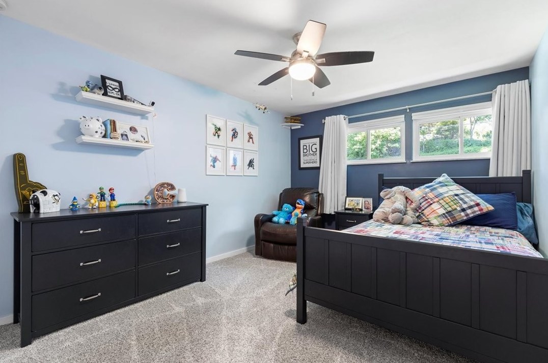 286 Oriole Dr, Pittsburgh PA 15220-3215 exterior