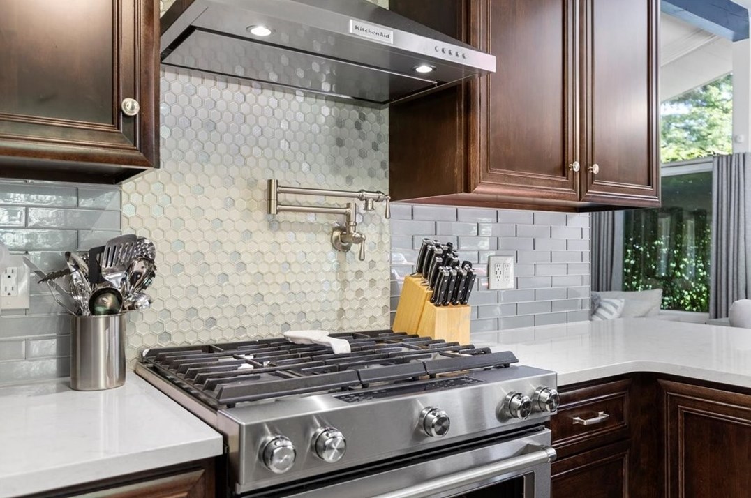 286 Oriole Dr, Pittsburgh PA 15220-3215 exterior