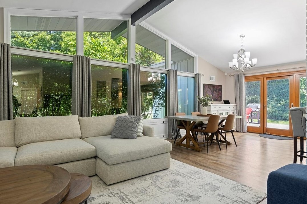 286 Oriole Dr, Pittsburgh PA 15220-3215 exterior