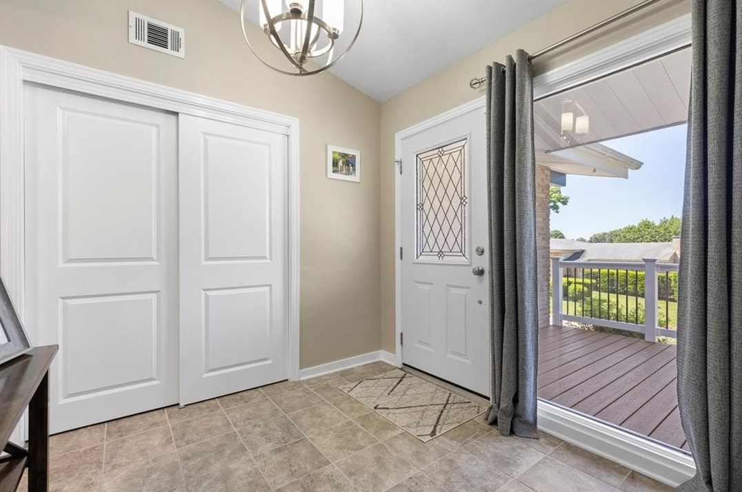 286 Oriole Dr, Pittsburgh PA 15220-3215 exterior