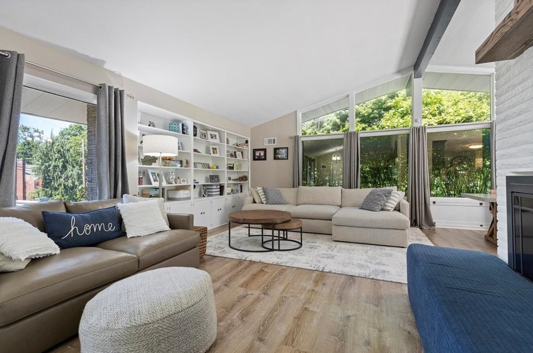 286 Oriole Dr, Pittsburgh PA 15220-3215 exterior