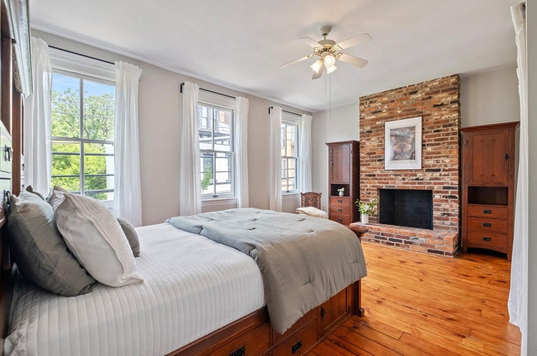 311 Jacksonia St, Pittsburgh PA  15212-4412 exterior