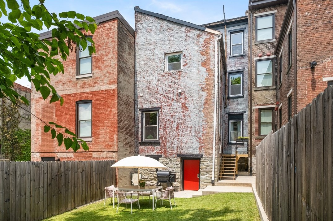 311 Jacksonia St, Pittsburgh PA  15212-4412 exterior