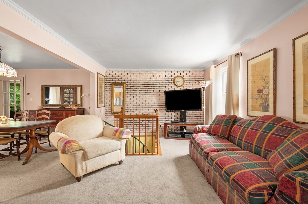 5709 Hilltop Ave, Verona PA  15147-3229 exterior