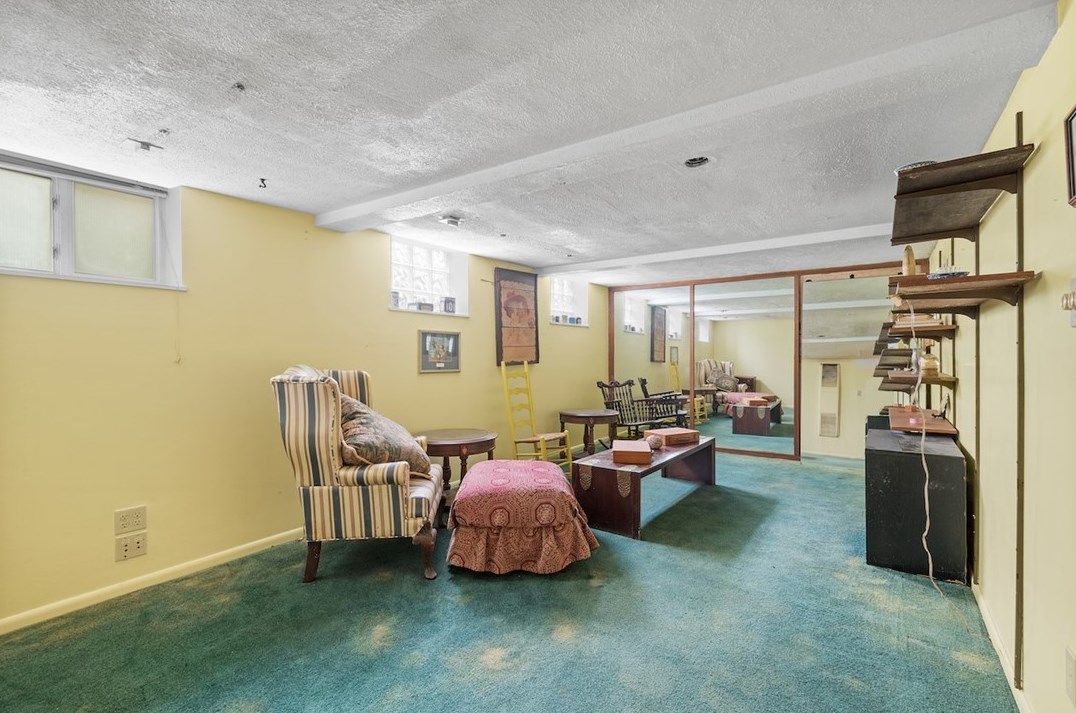 5709 Hilltop Ave, Verona PA  15147-3229 exterior