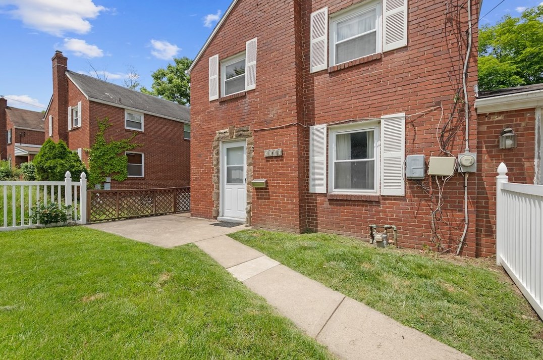 5709 Hilltop Ave, Verona PA  15147-3231 exterior