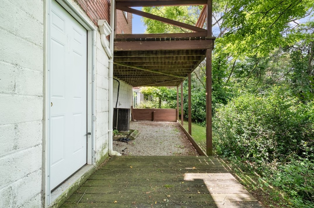 5709 Hilltop Ave, Verona PA  15147-3229 exterior