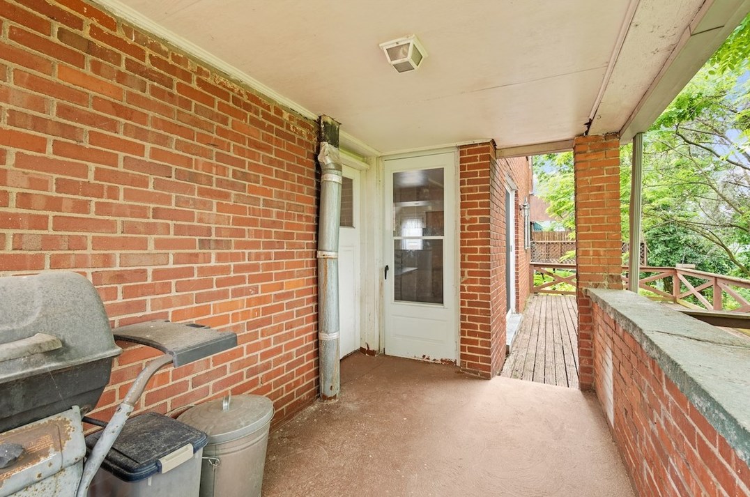 5709 Hilltop Ave, Verona PA  15147-3229 exterior