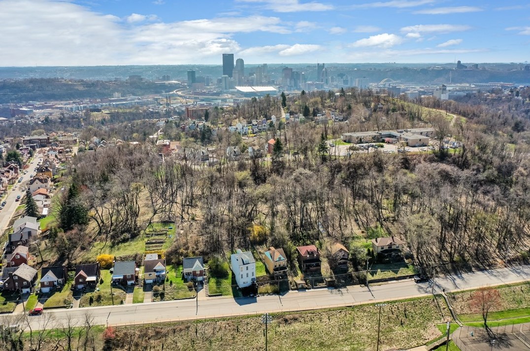 1339 Romanhoff St, Pittsburgh, PA 15212-3039