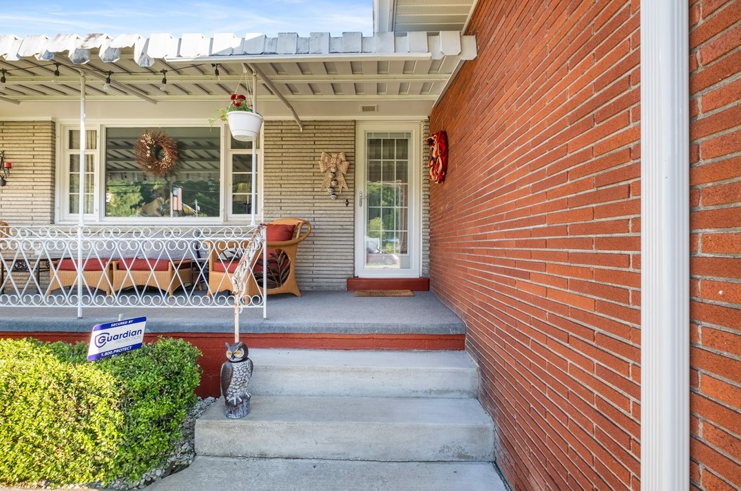 16 Railroad St, Allenport, PA 15412