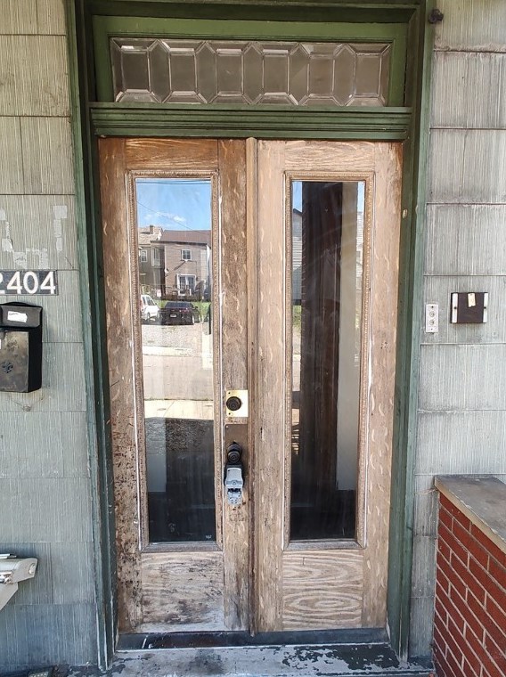 2404 Charcot St, Pittsburgh, PA 15210-2648