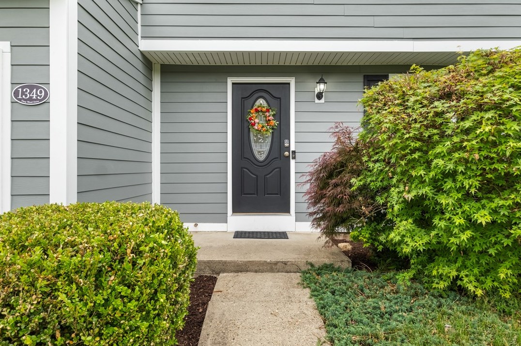 1349 Deepwood Dr, Pittsburgh, PA 15241-3401