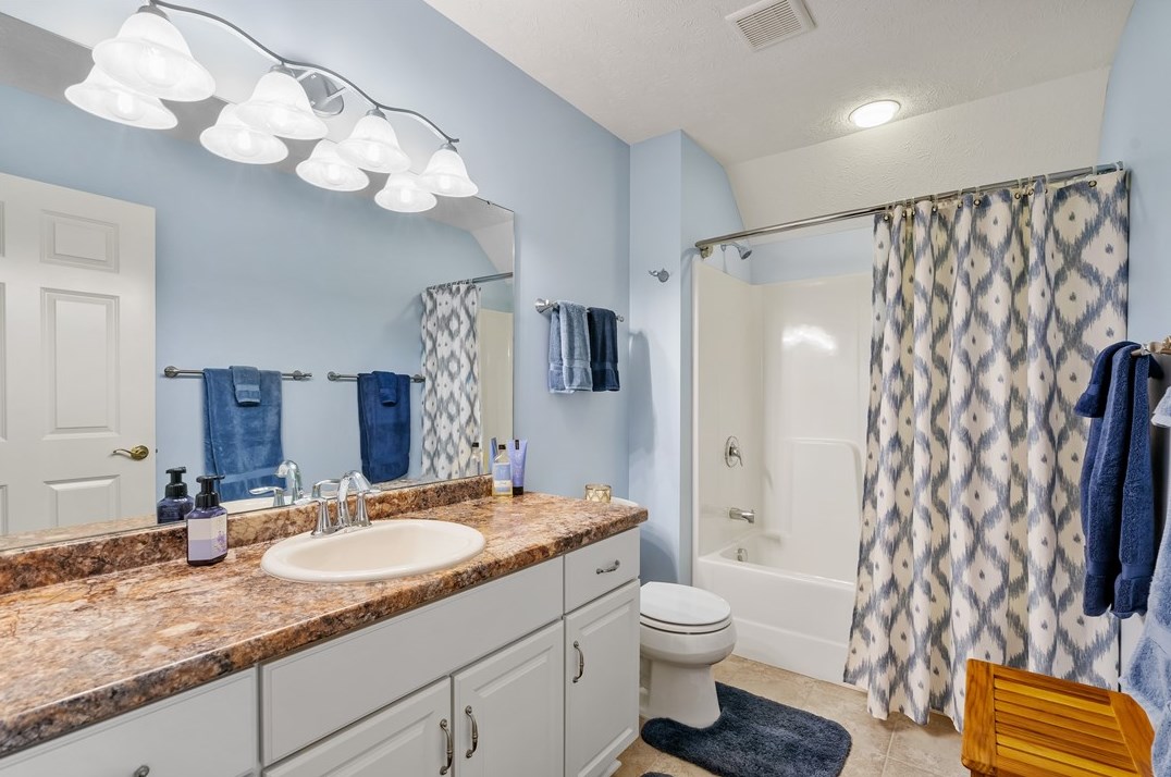 226 Hytyre Farms Dr, Gibsonia PA 15044-7825 exterior