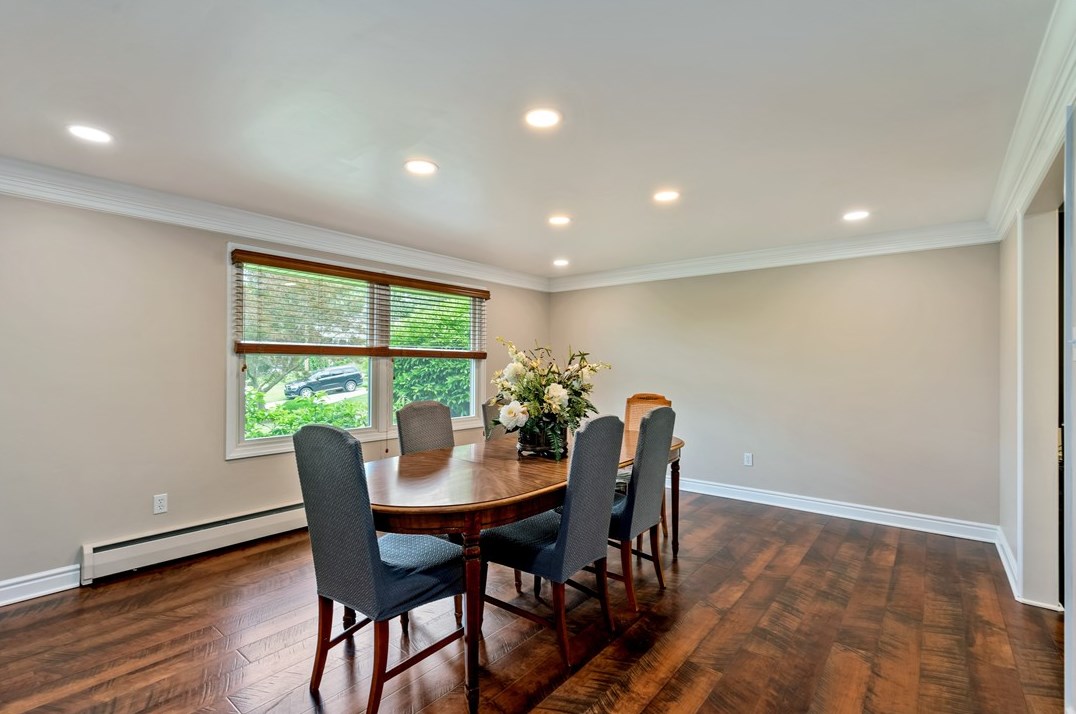 1258 Sun Ridge Dr, Pittsburgh, PA 15241-3633