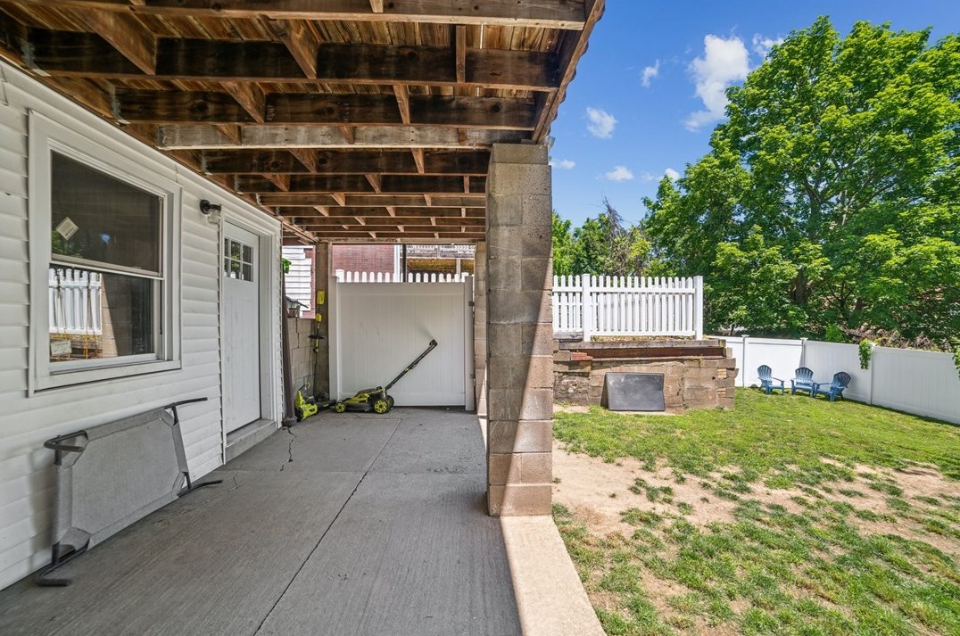 341 Amabell St, Pittsburgh PA 15211-1403 exterior