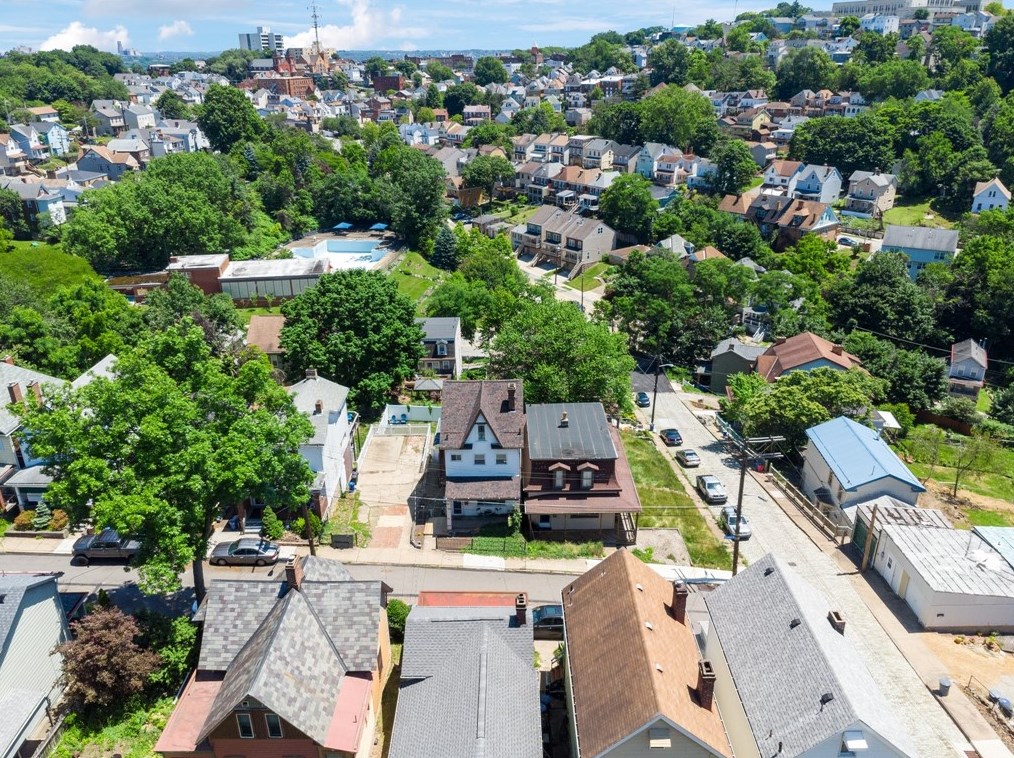 341 Amabell St, Pittsburgh PA 15211-1403 exterior