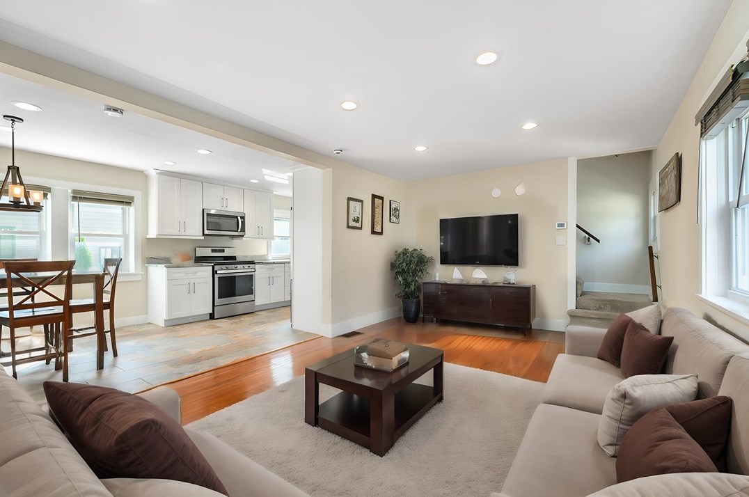 155 Walnut St, Sewickley, PA 15143-1881