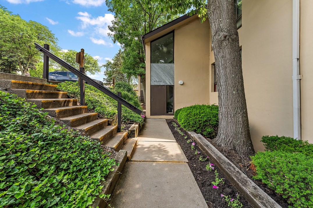 2034 Swallow Hill Rd #421, Pittsburgh, PA 15220